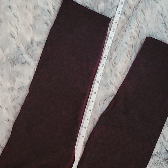 Fabletics Dark Purple/Black Capri Leggings, Women's Size Small, Great Condition - Picture 5 of 11